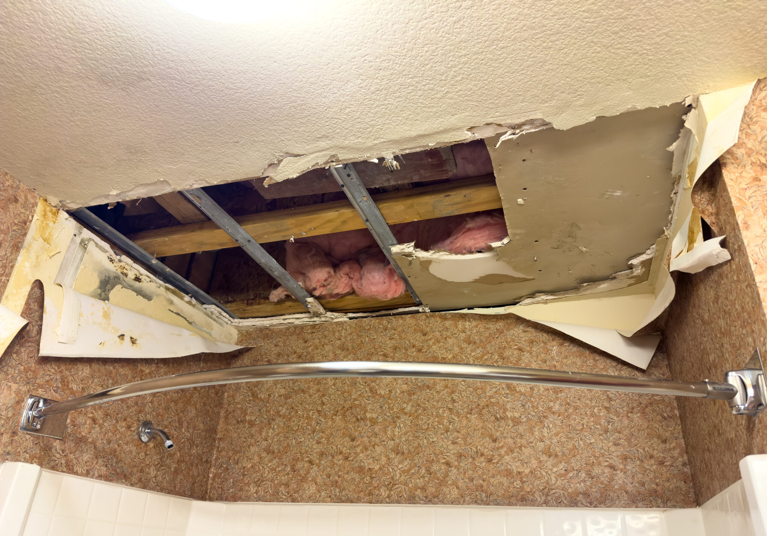 Frozen pipe water damage in Southfield, MI